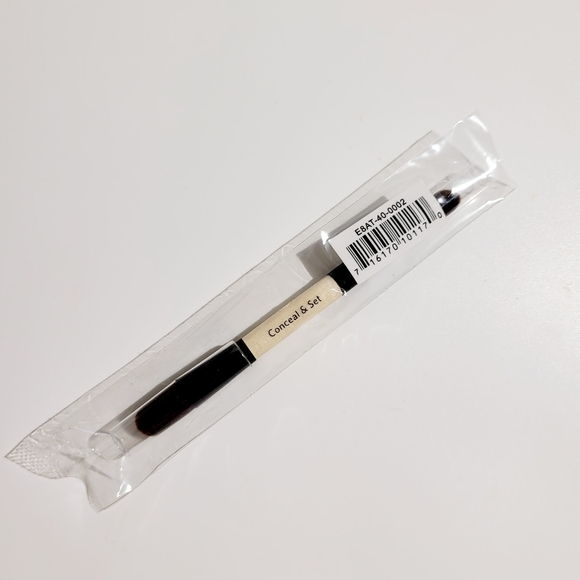 Bobbi Brown Conceal & Set Brush New - Picture 1 of 2